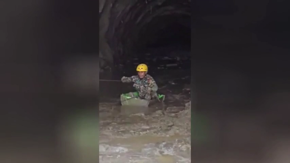 News image for Nepal deaths cross 1,000 as rescuers continue search for hundreds trapped in tunnels